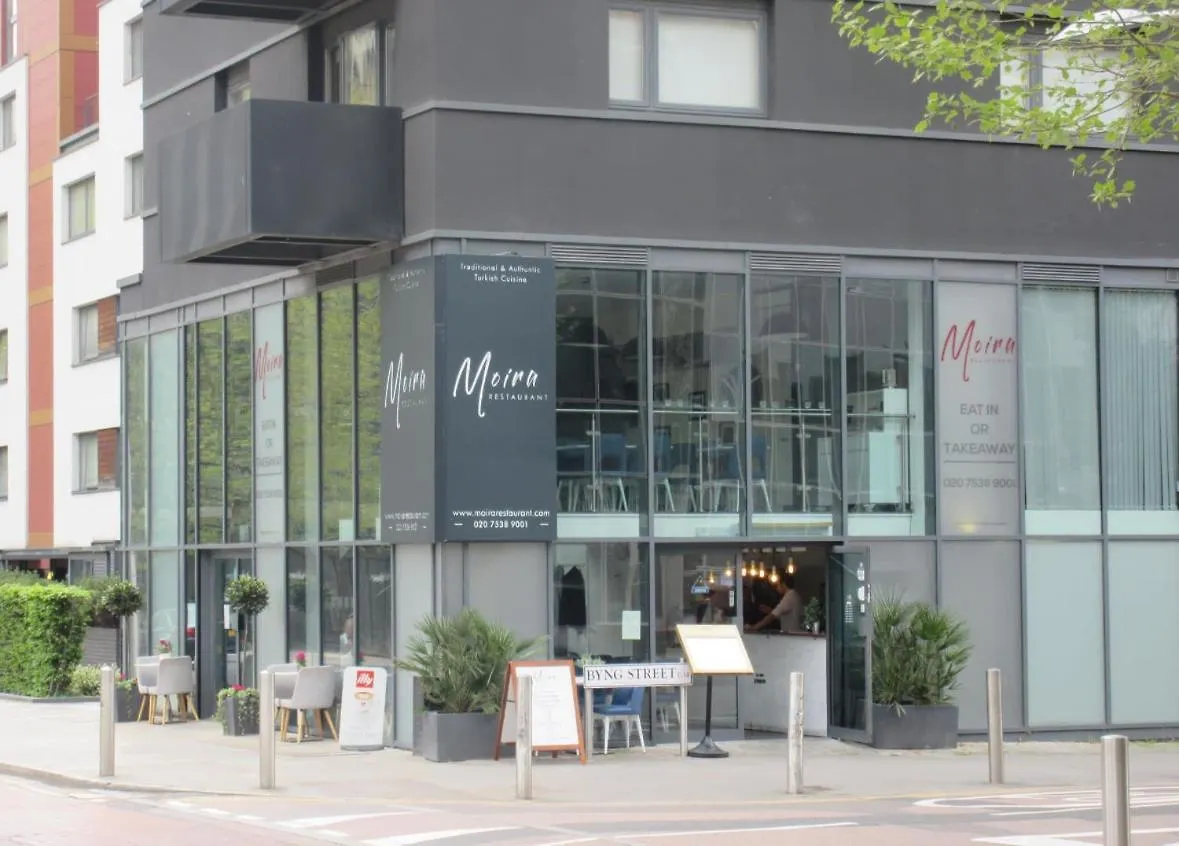 Captivating 2-Bed Apartment In Canary Wharf London